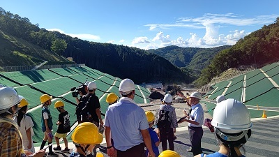 最終処分場の見学の様子