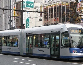 岡山市内を走る路面電車
