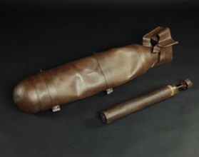 焼夷弾のレプリカ（岡山空襲展示室提供）の写真