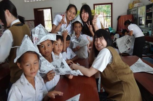 岡山の高校生とカンボジアの子どもたちの交流の写真