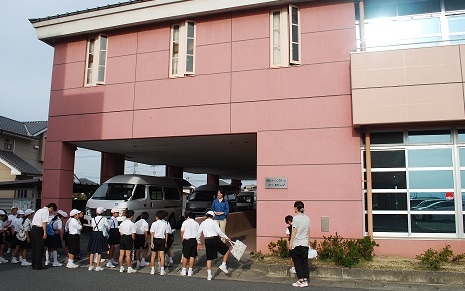 東畦小学校