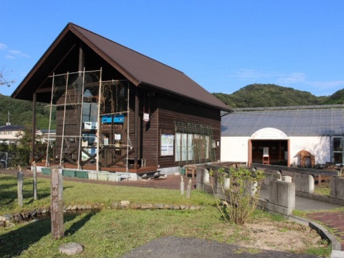 総合案内所と旭川ミニ淡水魚水族館の外観写真