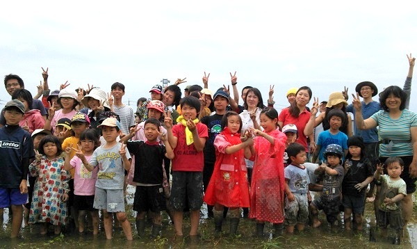 大野ダルマガエル保全プロジェクトの参加者の写真