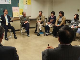 岡山の情報発信について話をする様子