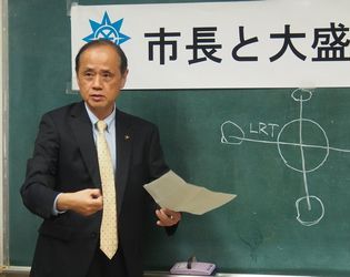 コンパクトシティについて話をする市長2