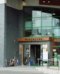 建物外観（京山公民館入口）の写真