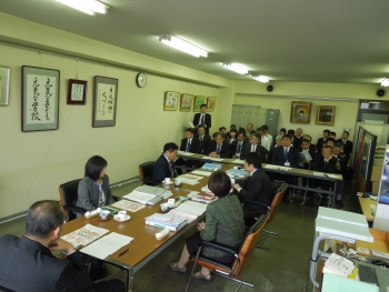 写真：4月教育委員会定例会の様子