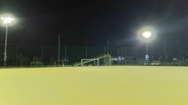 平津小学校グラウンド夜間照明の写真2