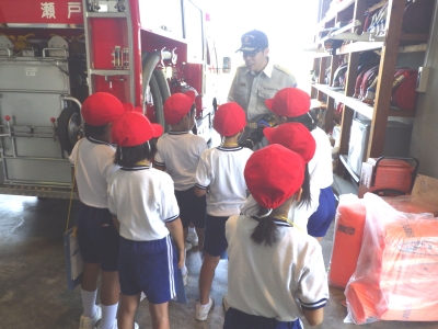 令和元年10月1日（火曜日）岡山市千種小学校の消防署見学の様子2
