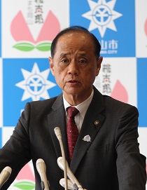 会見する大森市長の様子4