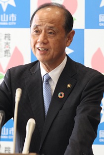 会見する大森市長の様子2