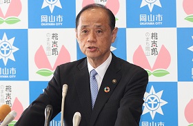 会見する大森市長の様子1