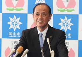 会見する大森市長の様子3