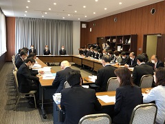 第8回岡山市新型コロナウイルス感染症対策本部会議の様子