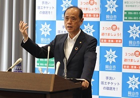 会見する大森市長