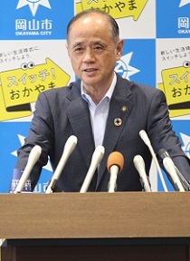 会見する大森市長