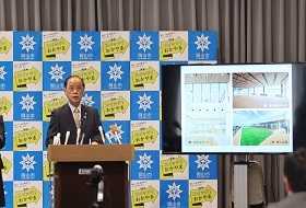 岡山西部総合公園（仮称）の管理棟オープン及び名称募集について説明する大森雅夫岡山市長