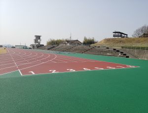 改修後の神崎山公園競技場の画像