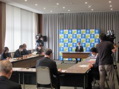 第58回岡山市新型コロナウイルス感染症対策本部会議に出席した時の写真。
