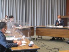 令和4年度第1回岡山市総合教育会議に出席した時の写真。