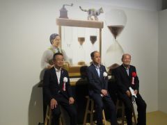 岡山シティミュージアム特別展 MINIATURE LIFE 展2 田中達也 見立ての世界 の開会式に、大森雅夫岡山市長が出席しました