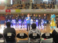 トライフープ岡山B3リーグ公式戦のホームゲームにおいて「岡山市民デー」が開催され、大森雅夫岡山市長が出席しました。