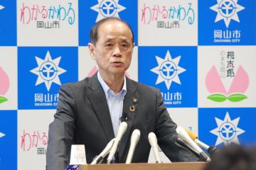 「6月1日 岡山市民の日」関連事業について説明する大森市長