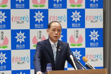 新アリーナについて説明する大森雅夫岡山市長