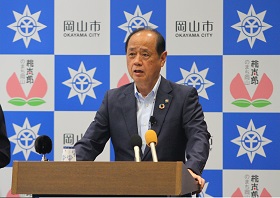 記者会見の様子