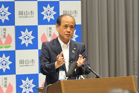 記者会見の様子