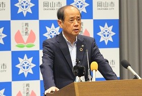 市長記者会見の様子
